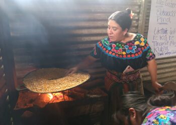 Cubulco: Taller gastronómico del MCD fortalece la identidad cultural con la elaboración del Pinol
