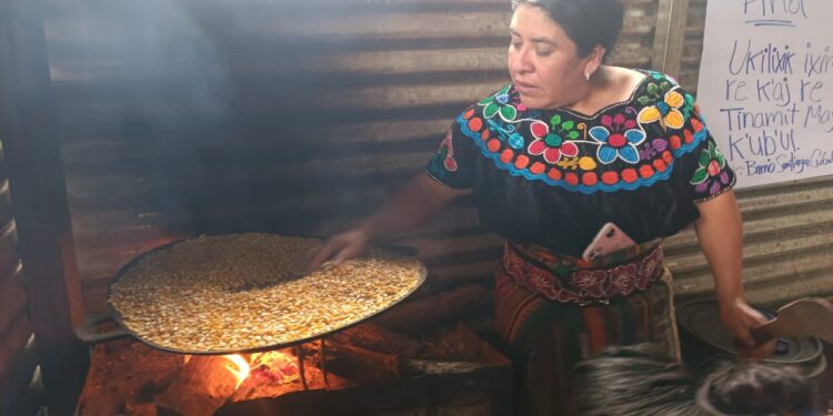 Cubulco: Taller gastronómico del MCD fortalece la identidad cultural con la elaboración del Pinol