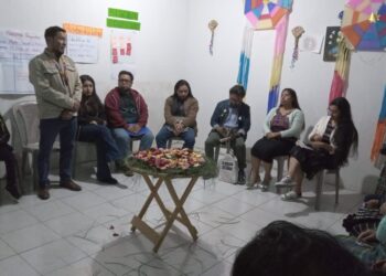 Poesía en Kaqchikel despierta el alma maya durante taller del MCD en Comalapa