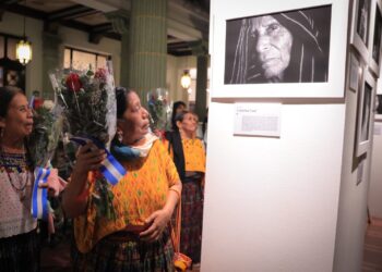 Inaugura exposición fotográfica “Humanas”, 23 rostros de dignidad y justicia