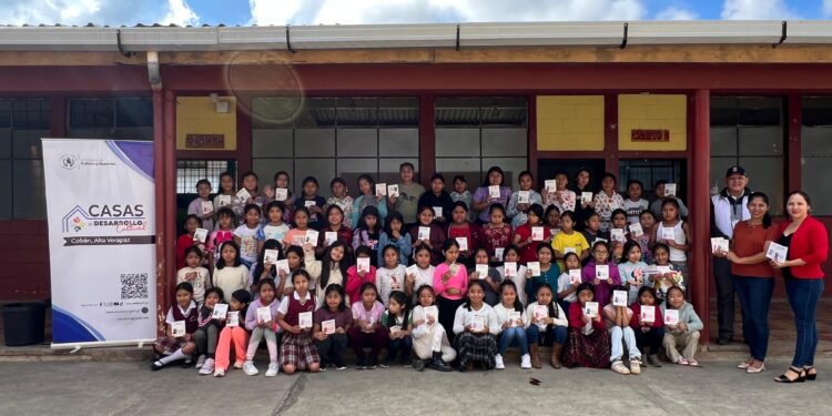 Alta Verapaz: Entregan gratis a niños de Cobán libros del Premio Nobel Miguel Ángel Asturias