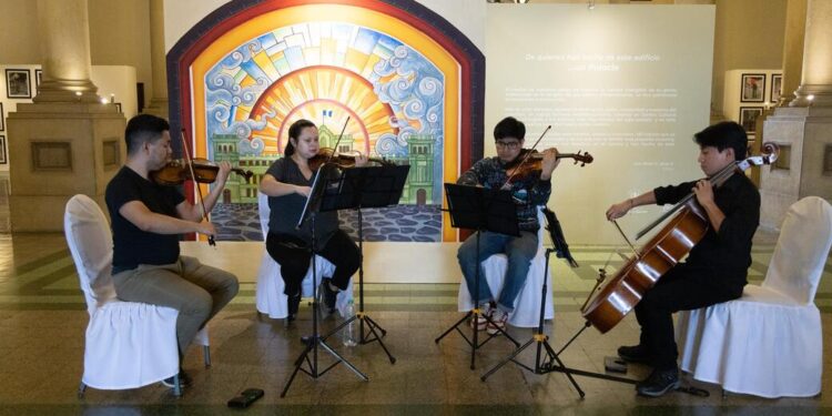 Cuarteto Primavera deleita con su música a visitantes del Palacio Nacional de la Cultura