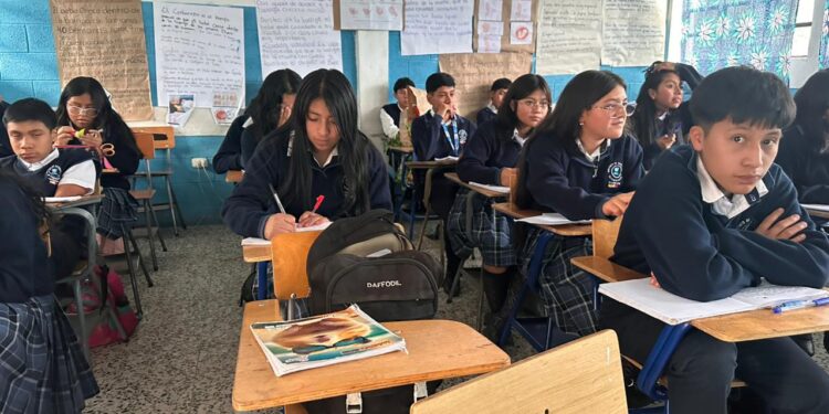 MCD: Charla acerca la cosmovisión maya y la memoria ancestral a la juventud de Totonicapán