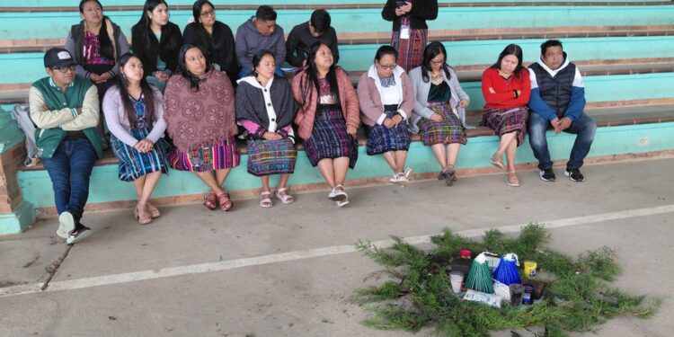 Taller sobre el valor cultural del fuego reúne a 21 maestros en Santo Domingo Xenacoj