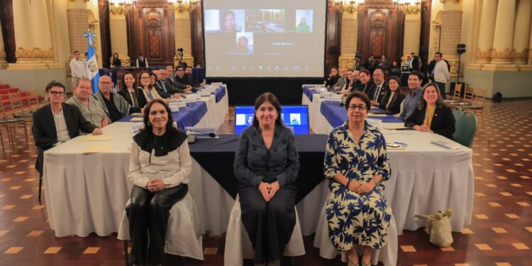 Ministra Liwy Grazioso lidera diálogo con Colombia para impulsar la Ley de Cine en Guatemala