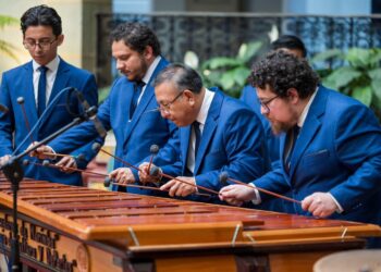 Teclas morenas: La agrupación marimbística Q’ojonel Soon recorre Xela y San Raymundo