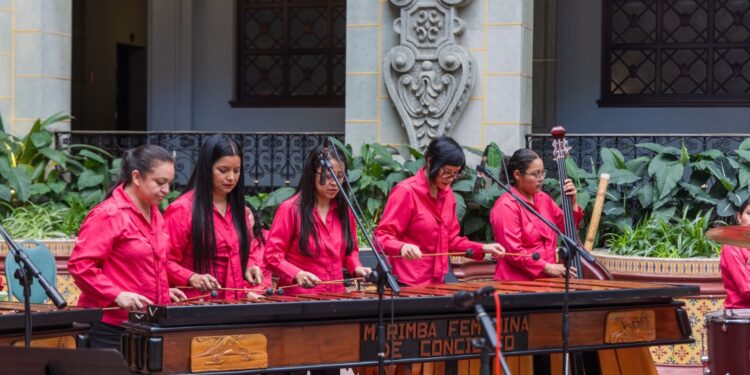 “Vísperas de la Navidad” es la temporada especial de la Marimba Femenina de Concierto