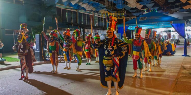 Descentralización Cultural: El Ballet Moderno y Folklórico cautiva a más de 1,500 personas en Petén