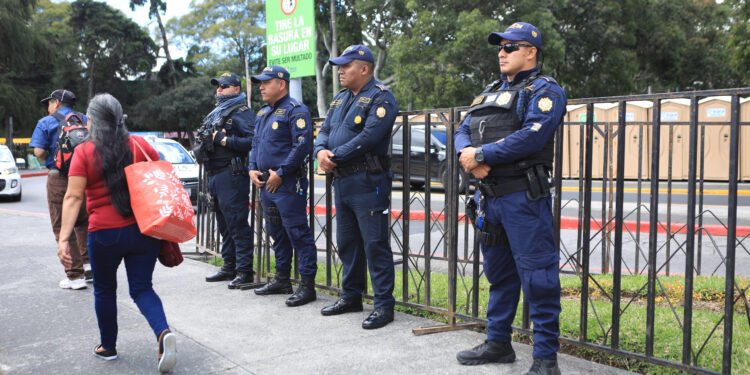 Operativo de seguridad para actividades navideñas en el Obelisco