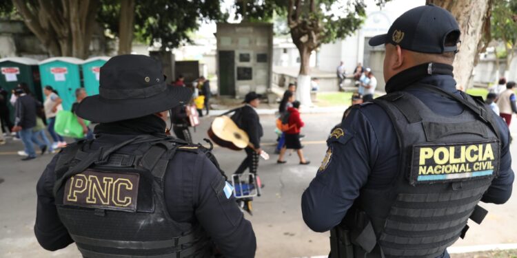 Despliegue policial garantiza seguridad este Día de Todos los Santos