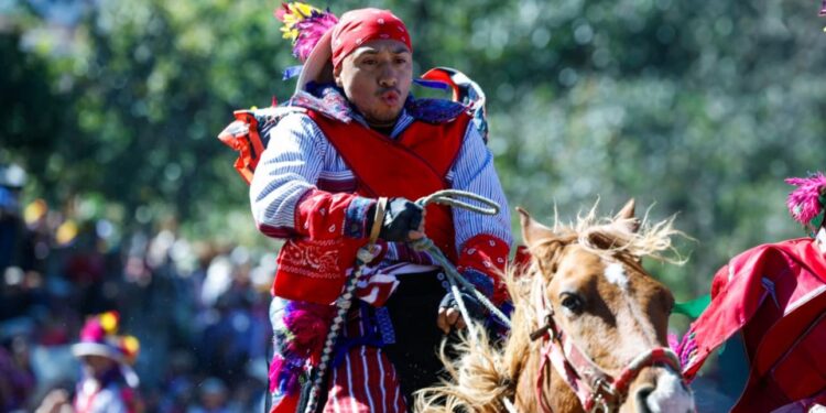 “Juego de Gallos”: una carrera a caballo llena de simbolismo, resistencia y muestra viva del pueblo maya Mam
