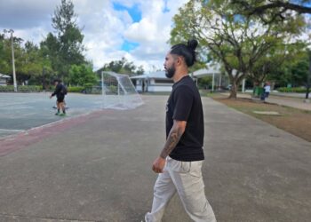 El seleccionado nacional José Morales visita Campo Marte y comparte con los usuarios