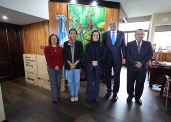 Entrega simbólica de equipo y software para fortalecer CIEA
