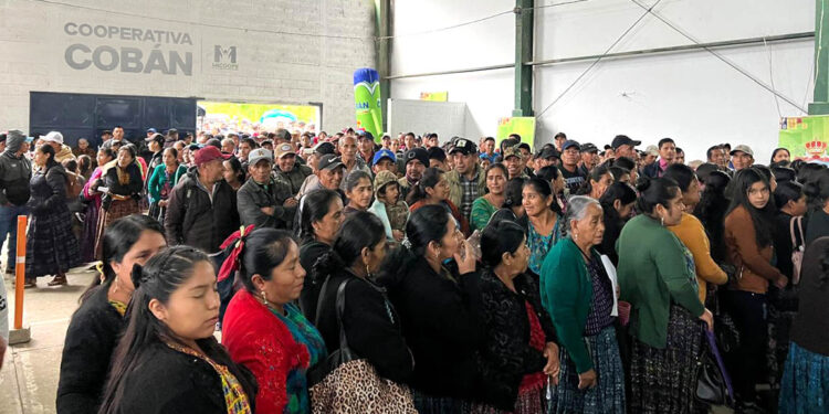 Entregan asistencia alimentaria a más de 11 mil familias en situación de vulnerabilidad