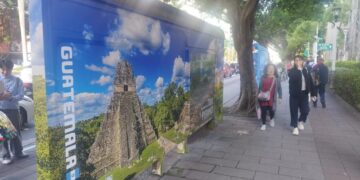 Embajada promueve la riqueza cultural de Guatemala en parada de bus en Taiwán