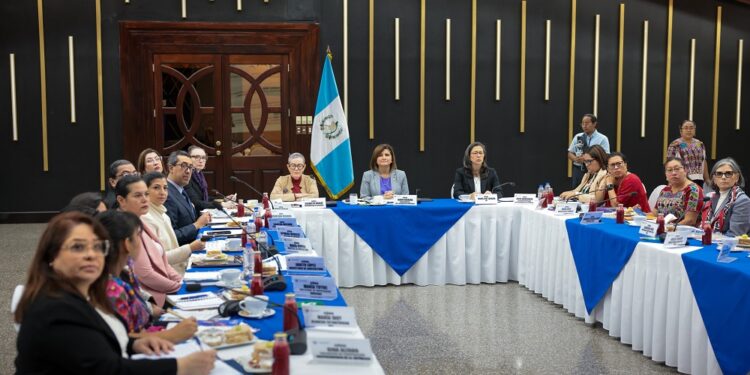 Minfin y Mineco impulsan Sello Mujer para fortalecer participación empresarial femenina