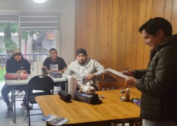 Consulado General de Guatemala en Vancouver verifica derechos de trabajadores temporales en Abbotsford, Canadá