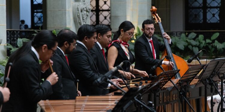 “Felices Fiestas”: La Marimba de Concierto de Bellas Artes festeja la Navidad con un concierto de Gala