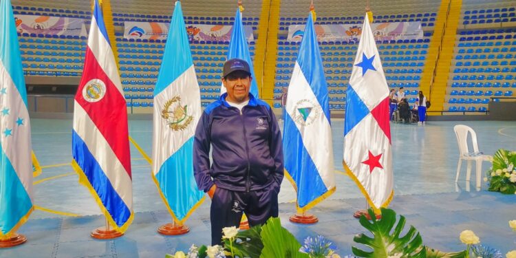 A sus 62 años, Celso Barbuis Recinos conquista medallas en Paranatación y da un ejemplo de resiliencia