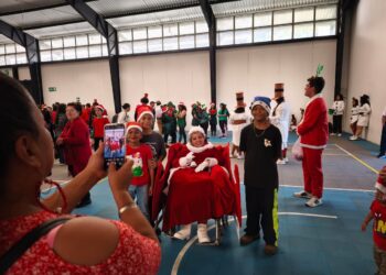 Más de 800 participantes celebran la Navidad con exhibiciones de baile en el Parque Erick Barrondo