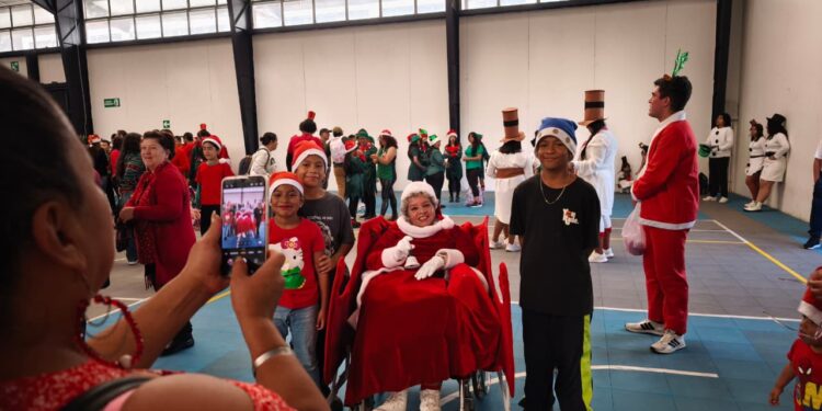 Más de 800 participantes celebran la Navidad con exhibiciones de baile en el Parque Erick Barrondo
