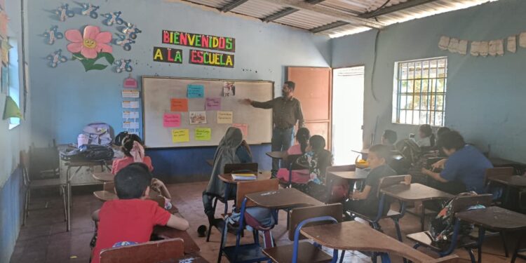 Estudiantes de Jutiapa aprenden saludos en idioma Xinka como vía para la revitalización lingüística