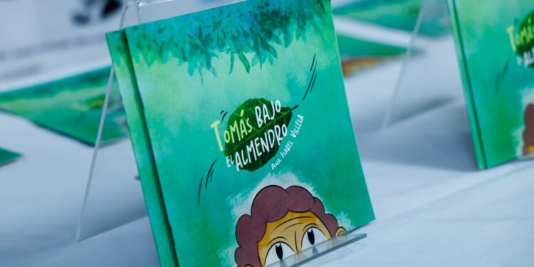 Nuevo libro infantil cuenta la migración desde los ojos de quien se queda (y bajo un almendro)