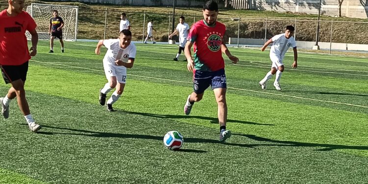Parque de la Paz “Erick Barrondo” vibra con la Cuadrangular Cooperativa: Central Cobán se lleva la copa