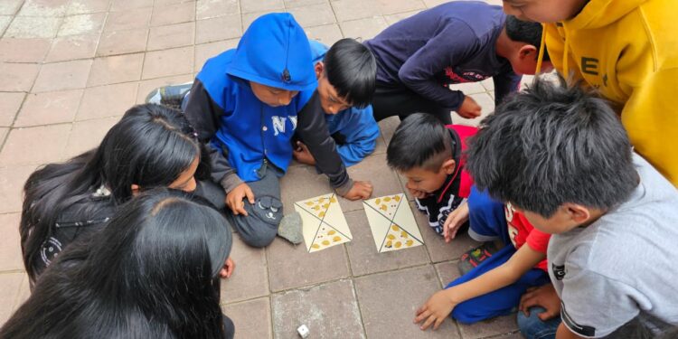 Juegos que unen tradición y diversión: Numeración Maya revive en Santiago Sacatepéquez