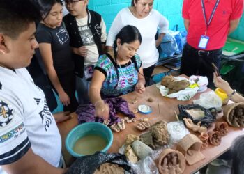 Curso de nacimientos artesanales revitaliza la cultura Poqomam en Chinautla