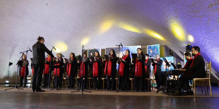 Coro Nacional de Guatemala brilla con concierto navideño en el Parque de la Industria