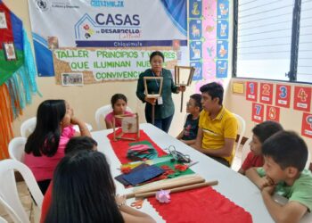 Tradición y aprendizaje: Chiquimula fabrica farolitos como símbolo de respeto y solidaridad