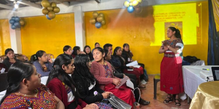 MCD promueve saberes ancestrales con docentes de Huehuetenango sobre arte textil