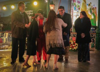 “Los libros son aliados formidables”: Ministra Grazioso y Presidente Arévalo lanzan histórica colección 25 para el 25 en Xela