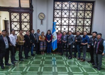 Autoridades de los 48 Cantones de Totonicapán se reúnen con ministra de Cultura y Deportes, Liwy Grazioso, para hablar sobre el resguardo de la silla de Atanasio Tzul