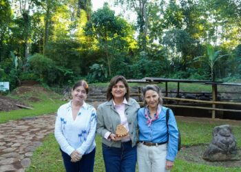 Vicepresidenta Karin Herrera y ministra de Cultura y Deportes, Liwy Grazioso, conmemoran el Solsticio de Invierno en Tak’alik Ab’aj