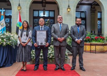 En el vigésimo noveno aniversario de la firma de los Acuerdos de Paz distinguen a la FAFG