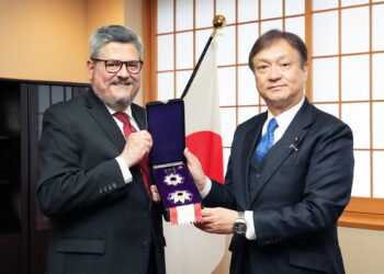 Embajador guatemalteco recibe la condecoración Gran Cordón de la Orden del Sol Naciente de Japón