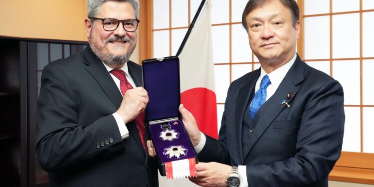 Embajador guatemalteco recibe la condecoración Gran Cordón de la Orden del Sol Naciente de Japón