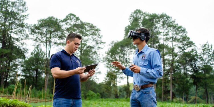 Docente de la EFA destaca internacionalmente por impacto en la formación agrícola