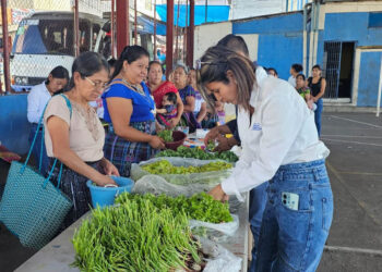 Entrega de pilones en Suchitepéquez impulsan el establecimiento de huertos familiares