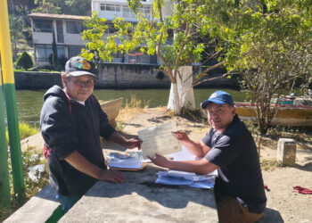 Entregan certificados de permisos de pesca artesanal en el lago de Amatitlán