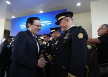 Graduación de 10 comisarios generales fortalece liderazgo en la PNC