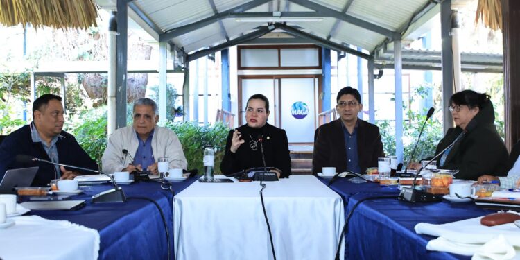 Impulsan el trabajo coordinado en todo el sector agrícola