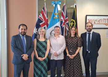 Guatemala y Australia fortalecen cooperación en preservación de archivos históricos