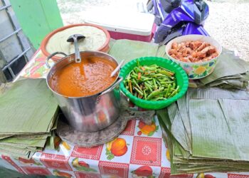 Entre hojas y tradición: Melchor de Mencos preserva la elaboración de tamales navideños