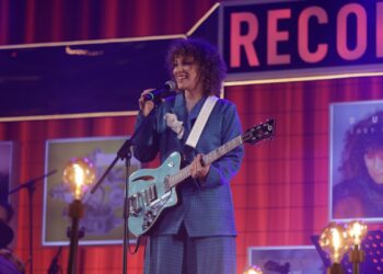 Gaby Moreno hace historia en broadway al encarnar a Persefone en “HADESTOWN”