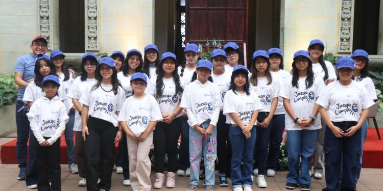 Entrenador de la Academia Municipal de Tierra Nueva destaca el impacto de Juego Limpio FEM en la juventud