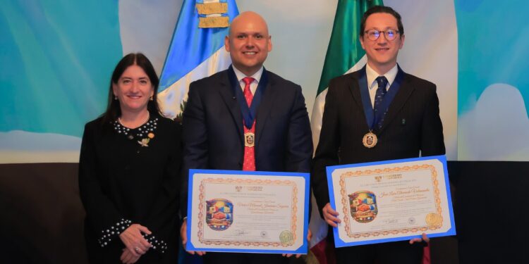 Reconocen a autoridades de México en Guatemala por su labor consular