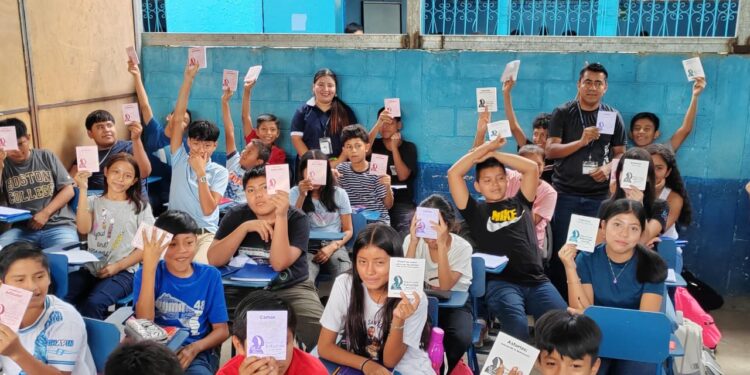 Legado de Miguel Ángel Asturias llega a jóvenes de Chicacao a través de charla educativa